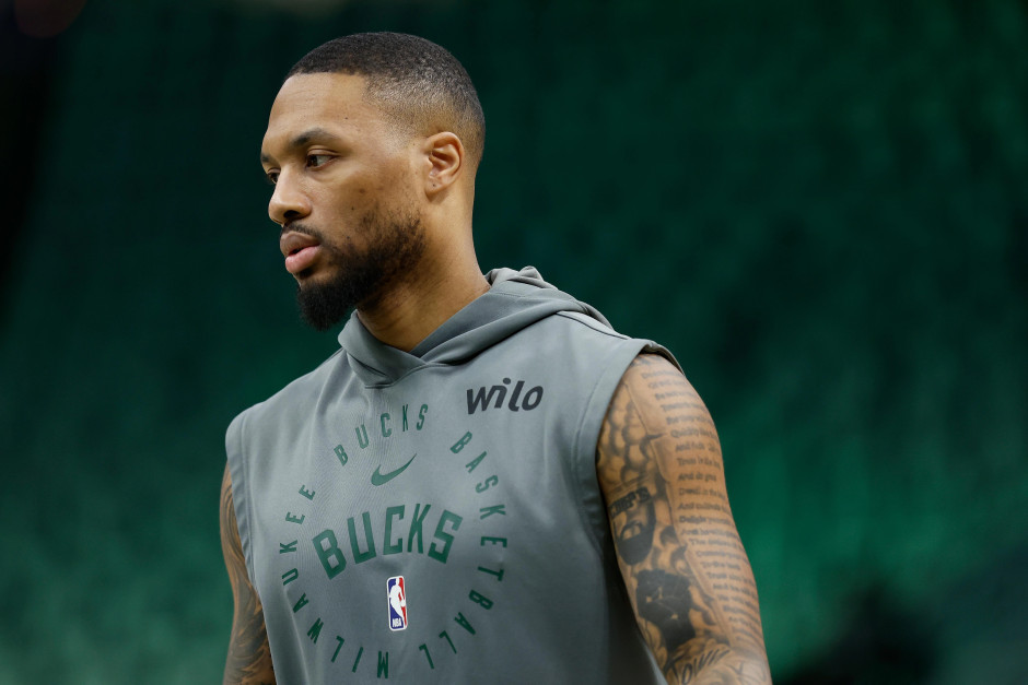 美记：在雄鹿裁掉利拉德后，利拉德迅速接到多支争冠热门球队的招募电话